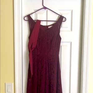BERY LOVE. Burgundy Homecoming Laced Dress.